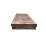 Deck em Madeira de Pinho Silvestre, Termo Modificado, 115mm largura, Ranhurado – Fixação com Parafuso - Image 2