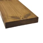 Deck em Madeira de Pinho Silvestre, Termo Modificado, 140mm largura, Liso – Fixação com Parafuso